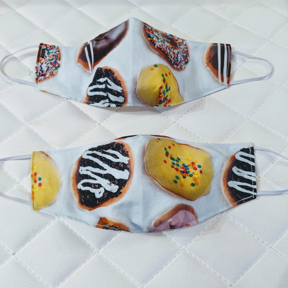 7$ 5/25$ Face mask Reversible - Picture 3 of 4